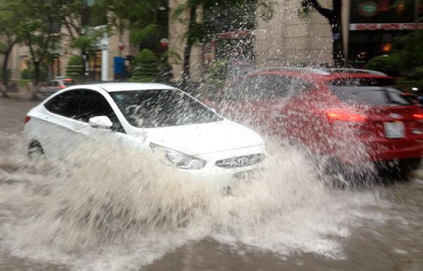 8 điều cần làm ngay khi xe ô tô bị ngập nước